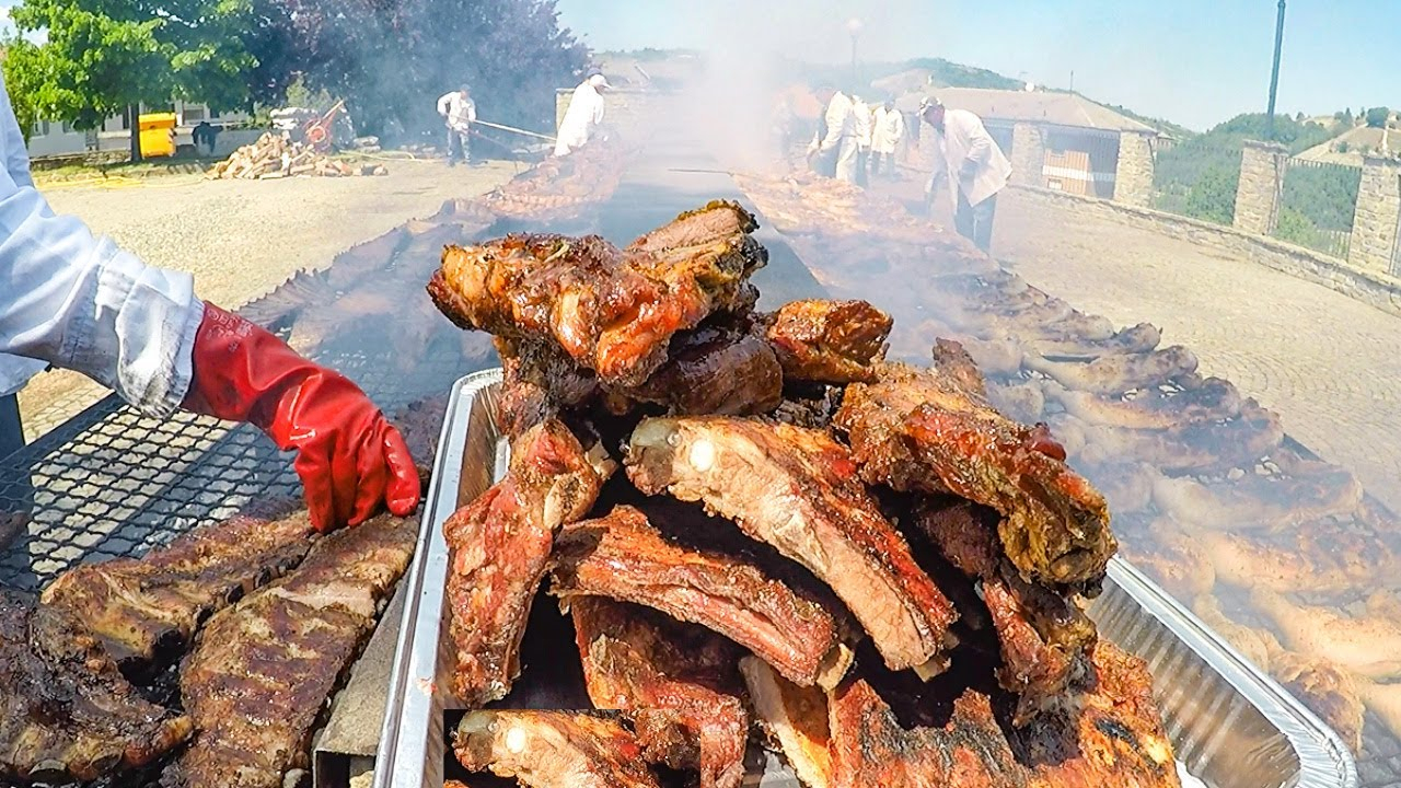 意大利人吃肉也太豪放了,街头的烤肉摊子全是大块的烤肉,过瘾!